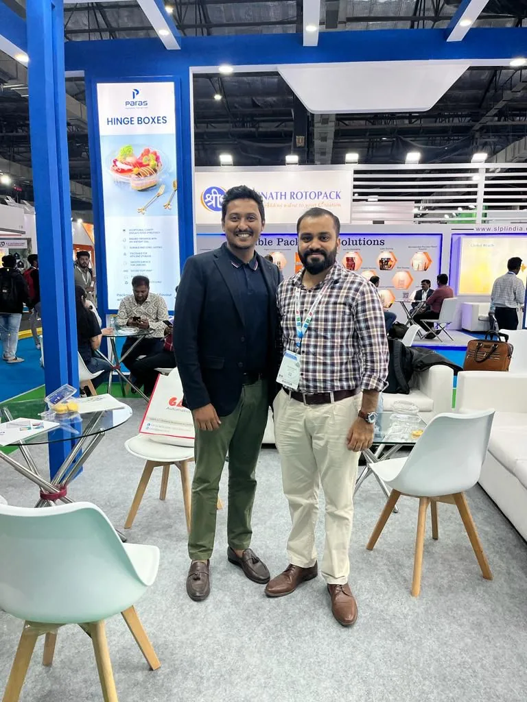 Paras representative with a visitor at AnuTech Mumbai
